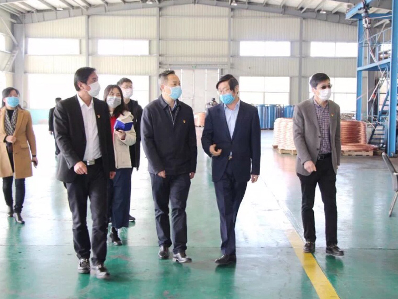 下好“先手棋” 打好“主动仗” ——余姚市委书记奚明一行视察世茂铜业防疫防控和企业复工复产工作。
